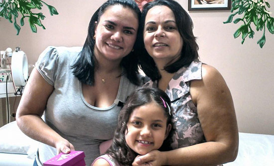 Após anos de dedicação e estudos, cursos e formação na área de visagismo e estética facial um sonho saiu do papel em 2010 e hoje, com 4 anos de vida, tenho orgulho de manter o STUDIO SANDRA MARTINS DE ESTÉTICA FACIAL que fica em Taguatinga Norte próximo ao novo JK Shopping & Tower.
