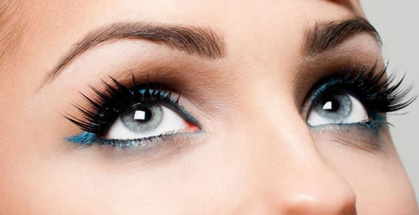 Você sabia que a qualificação profissional é muito mais importante para você em tratamentos faciais do que o preço? Tome cuidado em quem escolher para cuidar da sua sobrancelha na hora do designer de sobrancelha! Importante que essa dica serve também para o Microagulhamento, Clareamento Facial, Rejuvenescimento Facial, Limpeza de Pele, Tratamento contra Acne! Em resumo para todos os tratamentos faciais escolha profissionais de gabarito e não a pechincha, pois essa pode sair mais cara lá na frente!