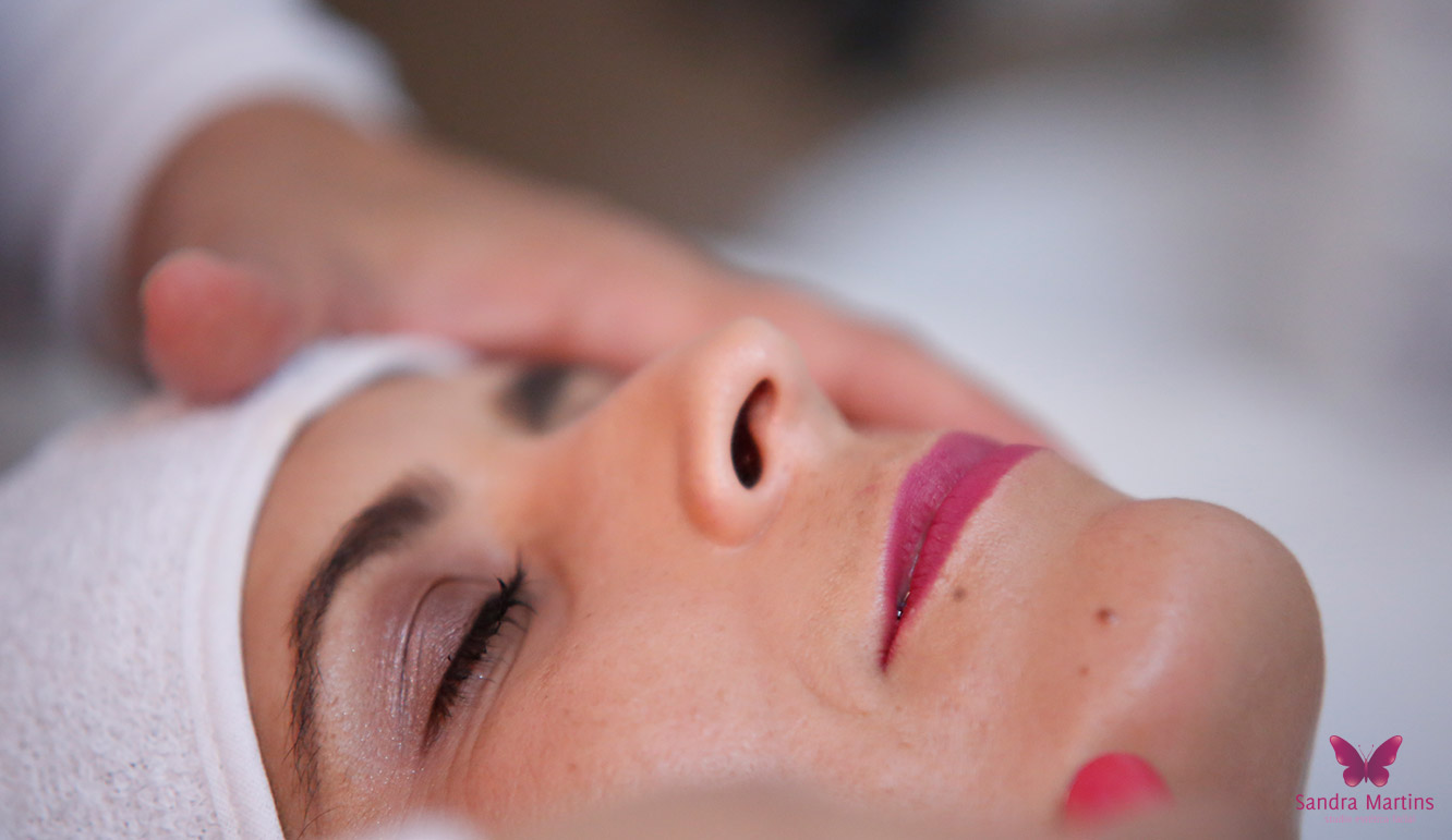 Conheça a técnica de depilação do facial com Linha em Taguatinga e Brasília do Studio Sandra Martins de estética facial para peles sensíveis.