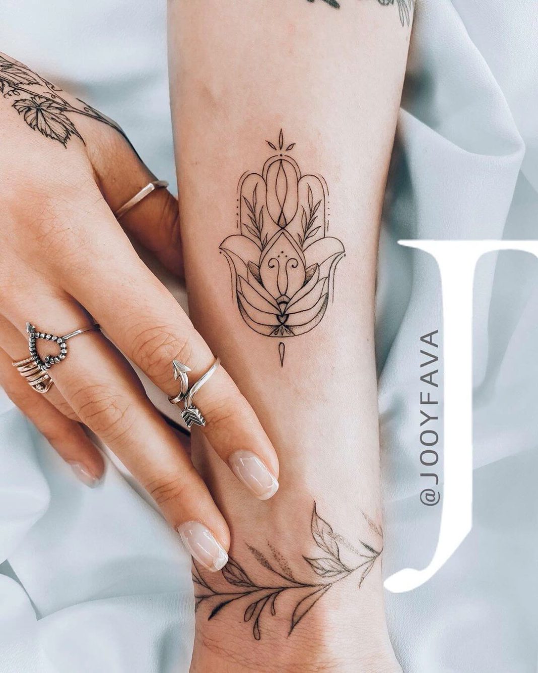 Tatuagem Feminina na Mão: Confira algumas Inspirações!