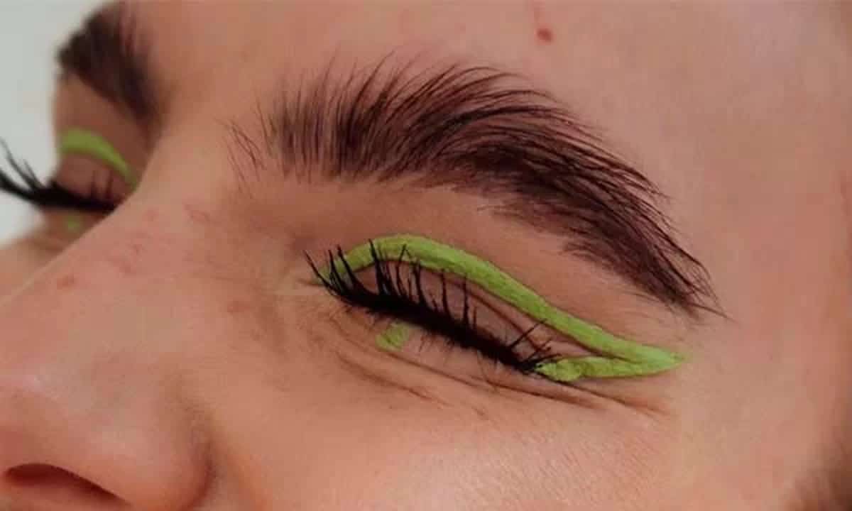 As sobrancelhas definem o design do rosto e têm papel importante na construção do visual, mas é claro que os pelinhos estão sujeitos às tendências.