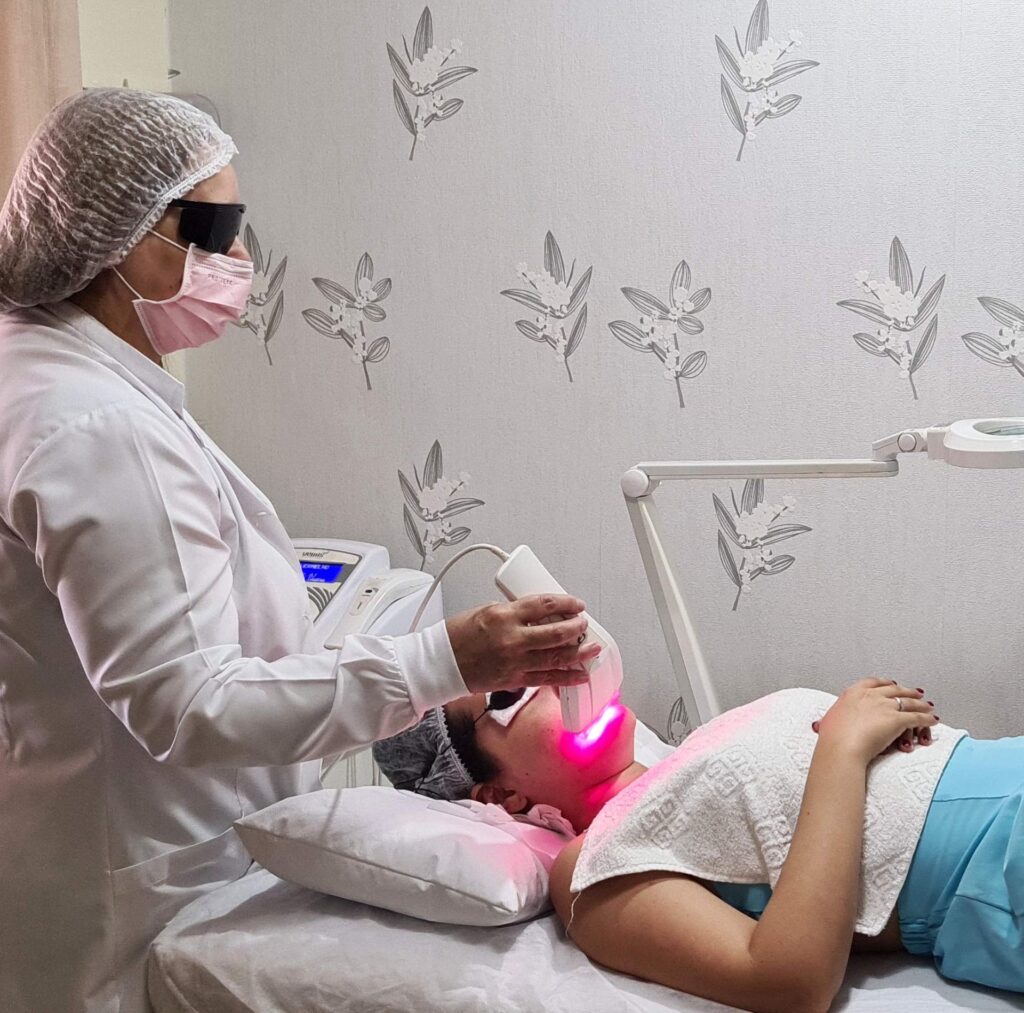 melhor fototerapia Ledterapia e Laserterapia taguatinga sandra martins brasilia - é um tratamento estético de ultima geração através de luzes terapêuticas, coadjuvante nos tratamentos de acne, clareamento de manchas, rejuvenescimento, calvície entre outros.